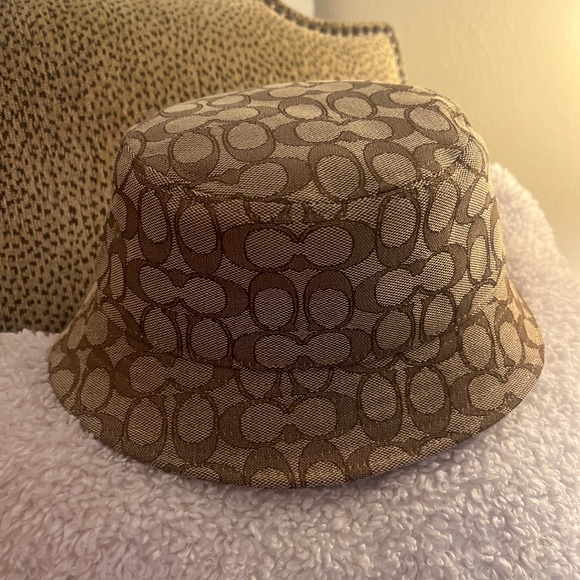 Coach Signature Bucket Hat - Picture 1 of 2